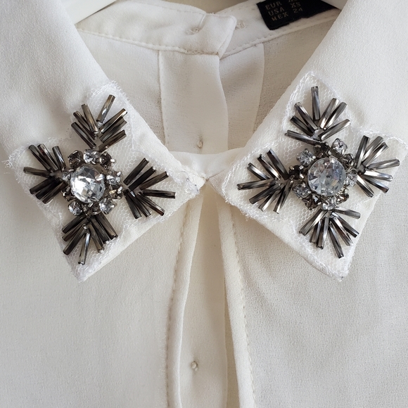Zara white blouse with collar, embellishment with gems, XS Size, keyhole front - Picture 5 of 7